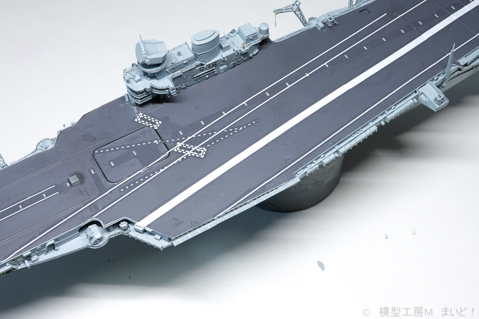 1/700 イギリス海軍 空母 ビクトリアス 精密塗装完成品 - プラモデル