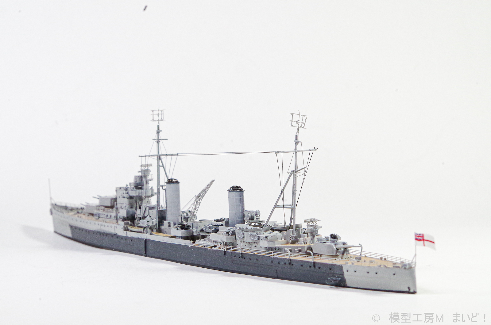 フライホーク 1/700 イギリス軽巡洋艦「オーロラ」完成品 FLYHAWK HMS