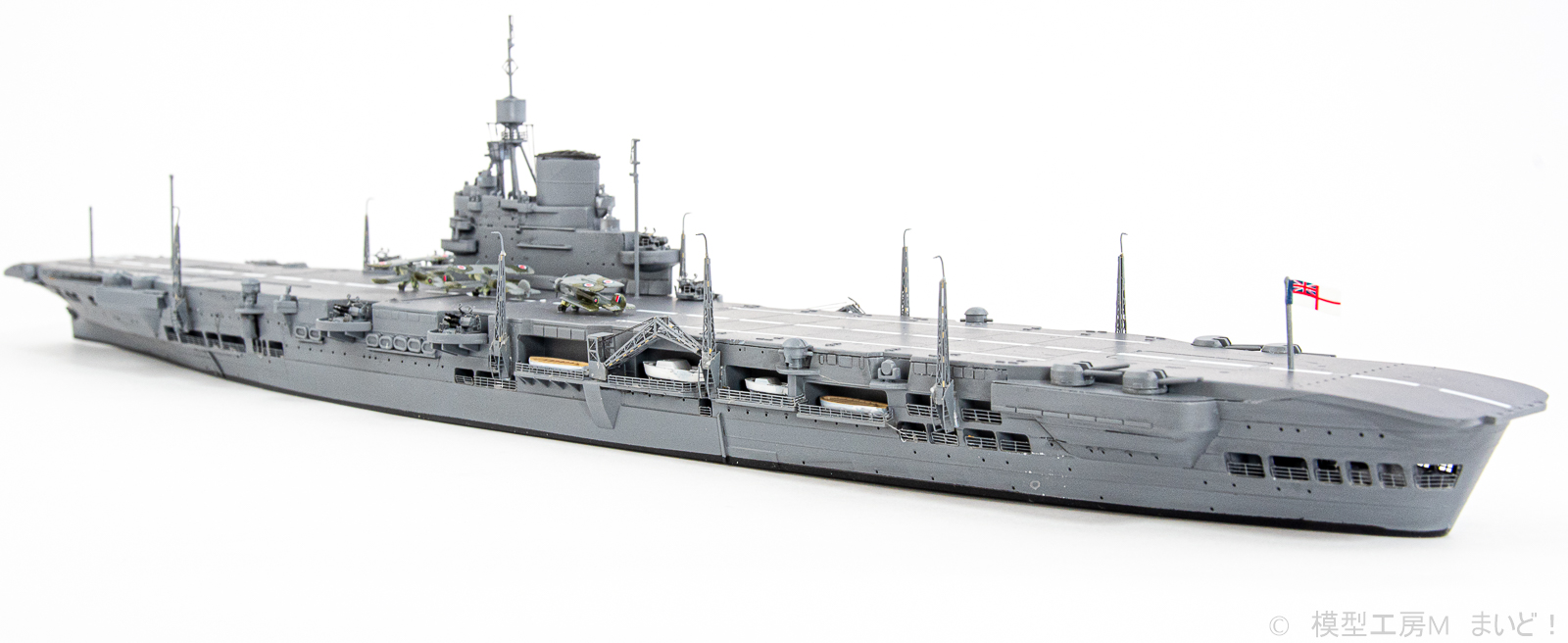 アオシマ 1/700 イギリス海軍航空母艦 イラストリアス 完成 HMS 