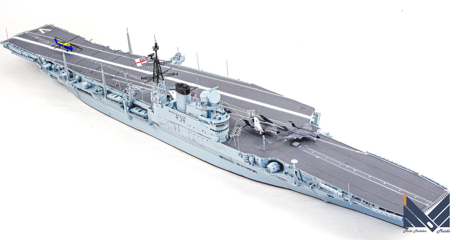 1/700 イギリス海軍 空母 ビクトリアス 精密塗装完成品 - プラモデル