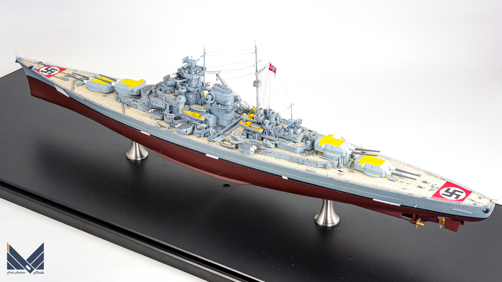 フライホーク　1/700　ドイツ戦艦ビスマルク　プラモデル　完成品