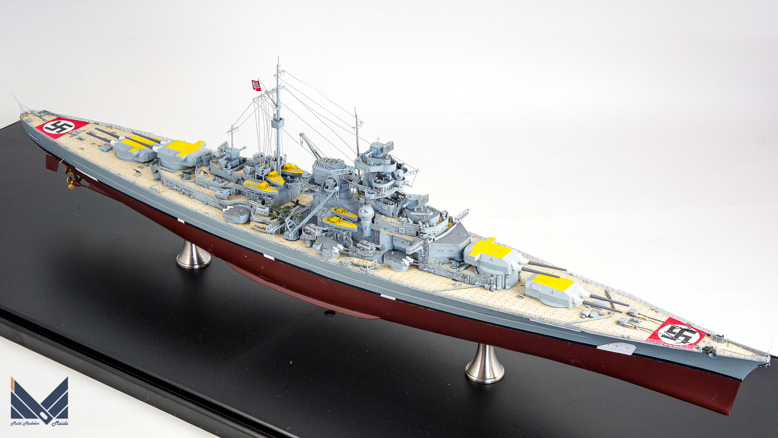 フライホーク　1/700　ドイツ戦艦ビスマルク　プラモデル　完成品