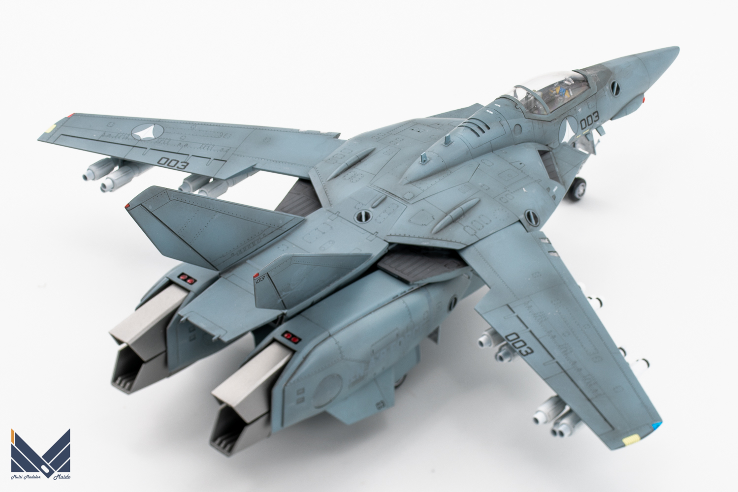 ハセガワ　1/48 VF-1A　ロービジリティ　プラモデル　完成品