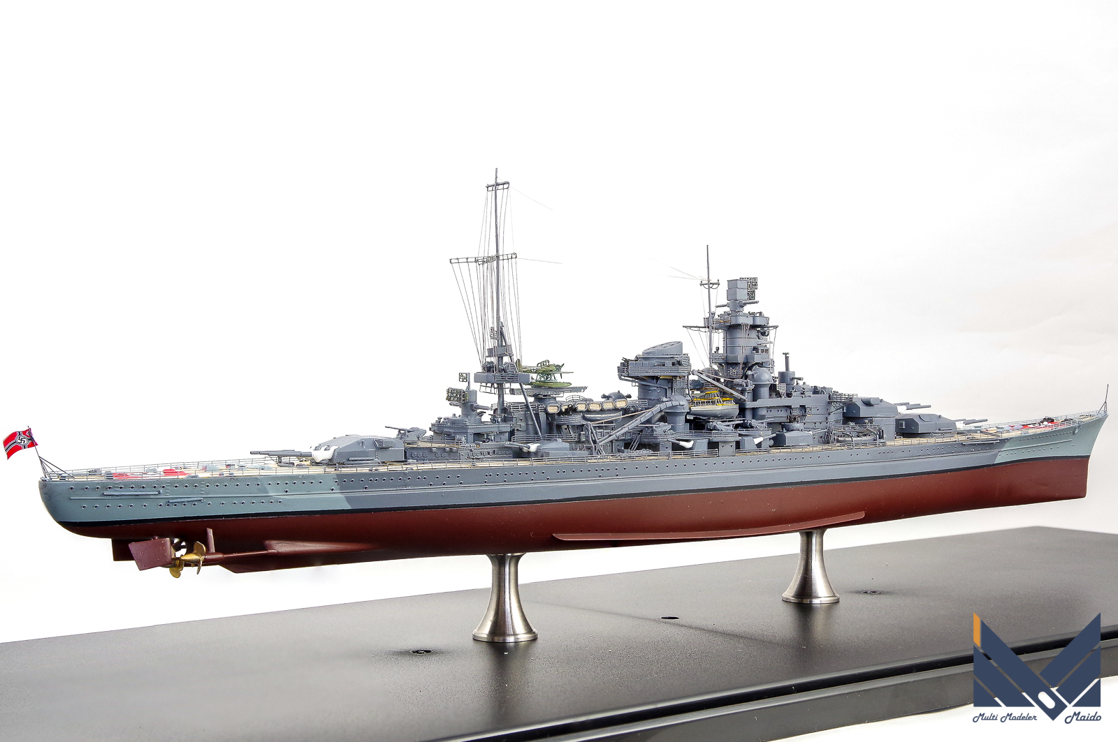 フライホーク　1/700　ドイツ海軍戦艦　シャルンホルスト　プラモデル　完成品