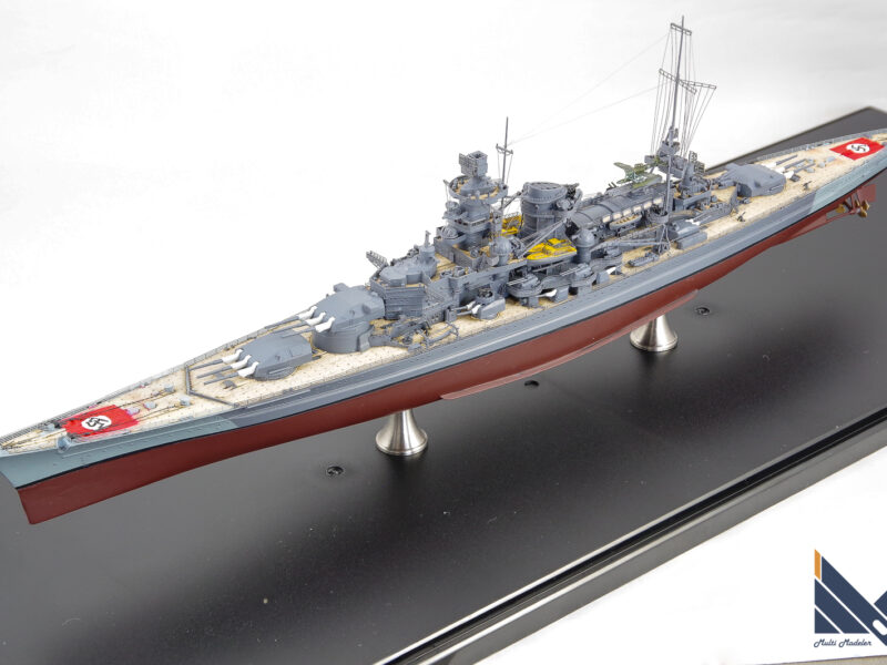 フライホーク　1/700　ドイツ海軍戦艦　シャルンホルスト　プラモデル　完成品