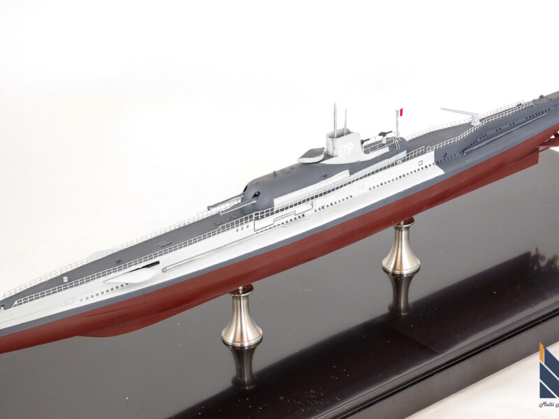 ホビーボス　1/350　フランス海軍潜水艦　スルクフ　プラモデル　完成品