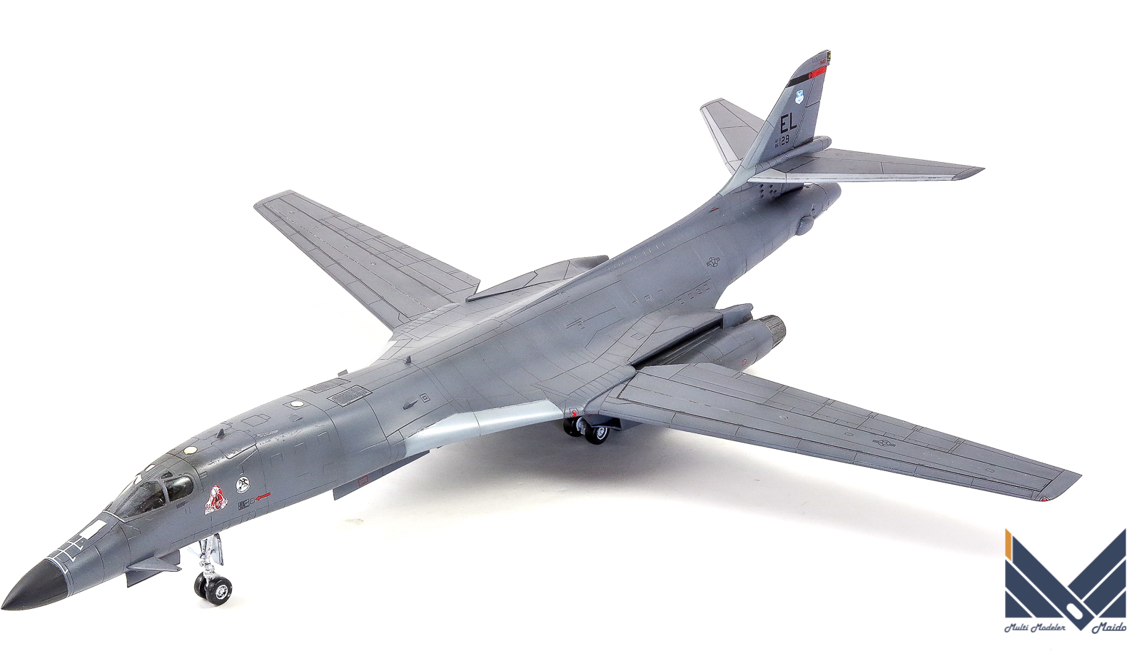 アカデミー　1/144　アメリカ空軍　爆撃機　B-1B　プラモデル　完成品