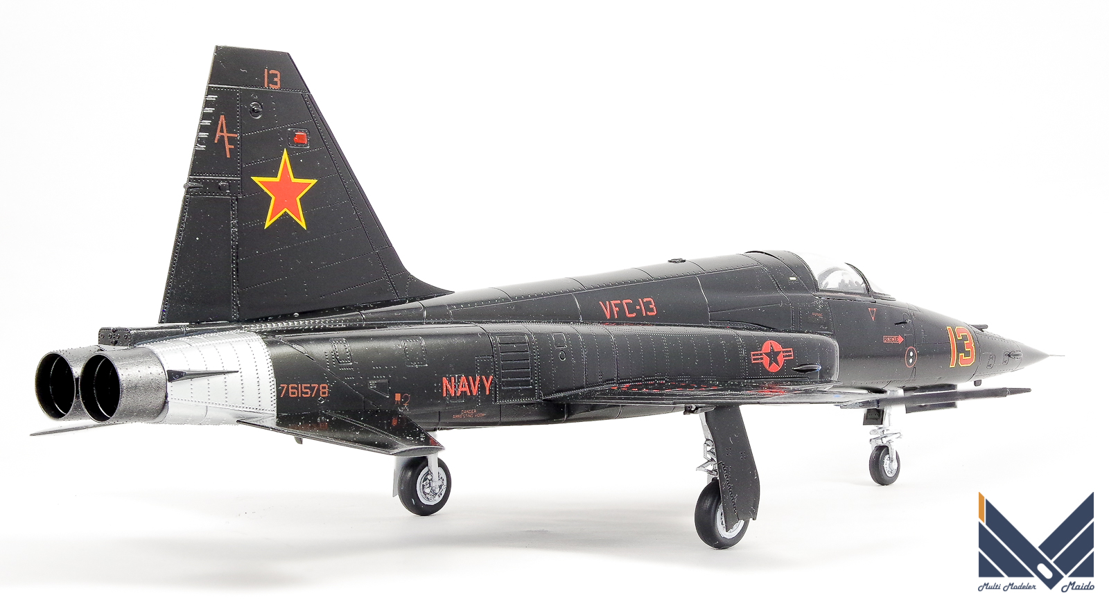 AFVクラブ　1/48 アメリカ海軍　F-5N タイガーⅡ　プラモデル　完成品
