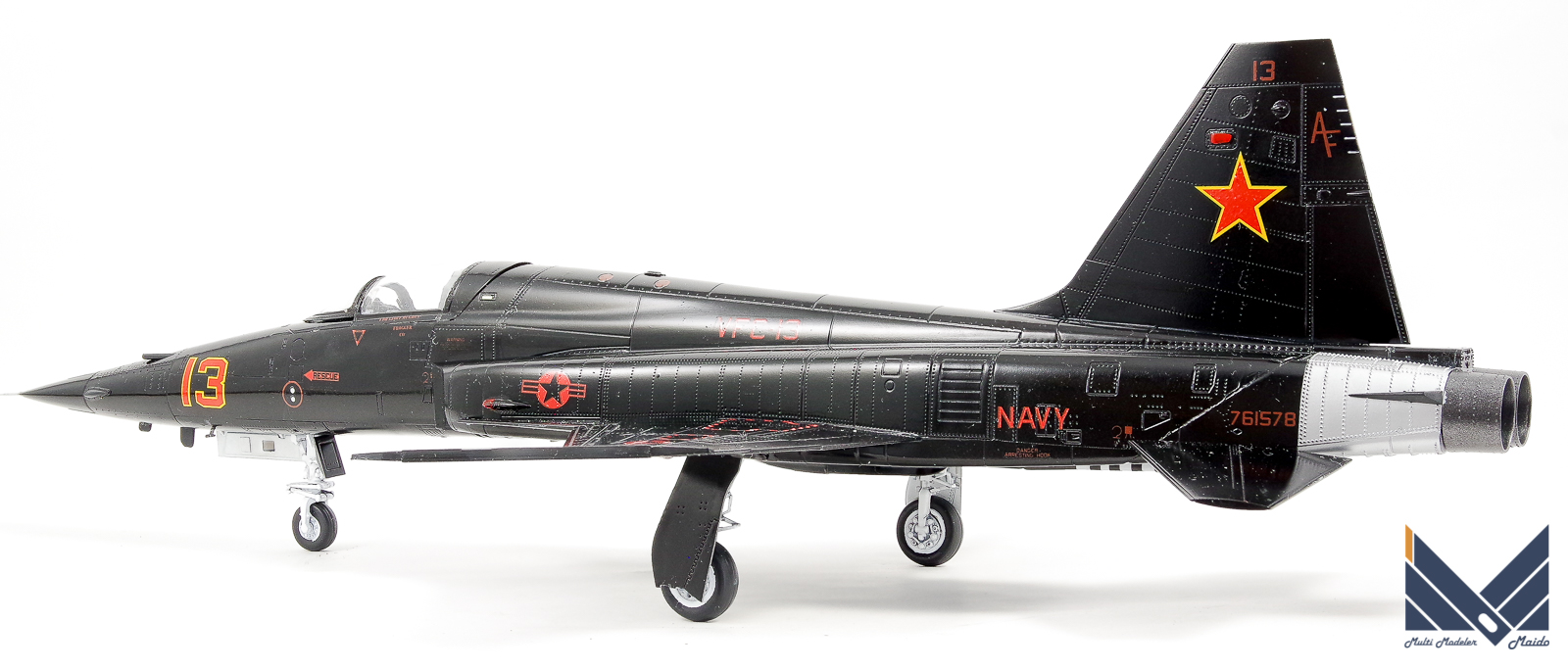 AFVクラブ　1/48 アメリカ海軍　F-5N タイガーⅡ　プラモデル　完成品