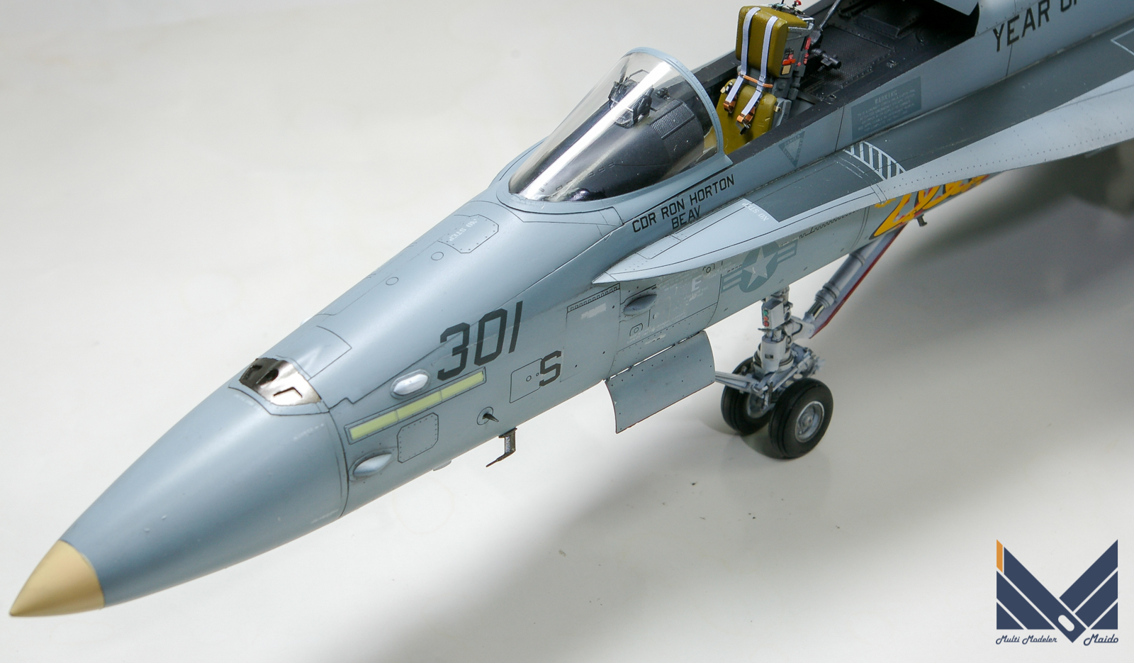 アカデミー 1/32 F/A-18C ホーネット 完成品Academy飛行機模型完成品 