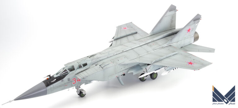 トランペッター1/72 MiG-31BM フォックスハウンド 完成品 