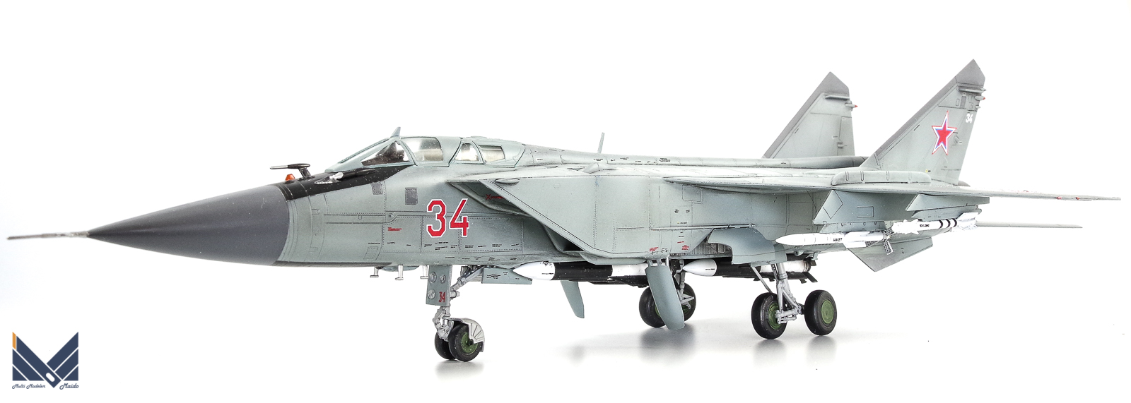 トランペッター　1/72 MiG-31BM フォックスハウンド　プラモデル　完成品