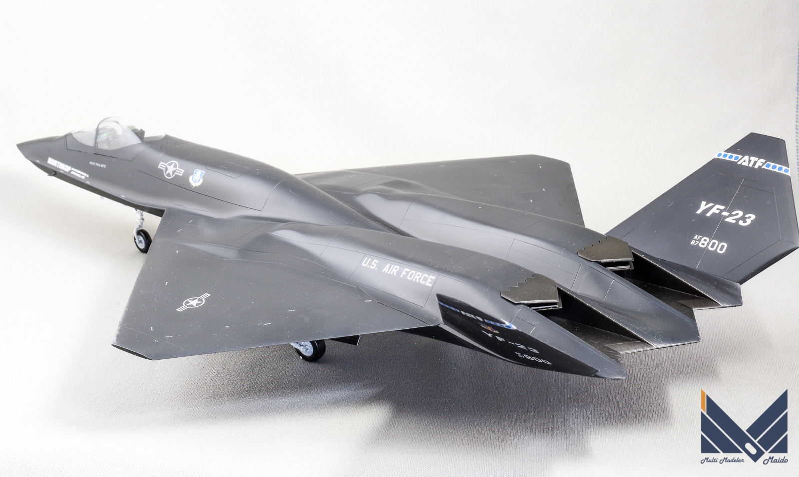 ホビーボス　1/48 アメリカ空軍試作戦闘機　YF-23　プラモデル　完成品