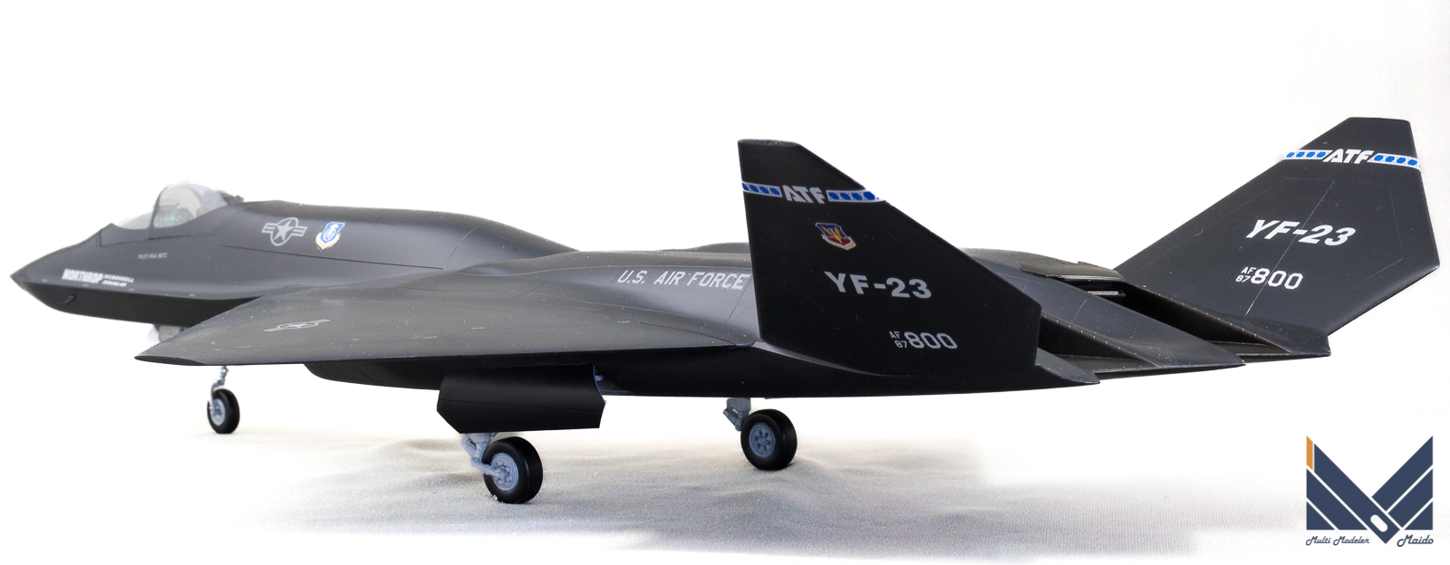 ホビーボス　1/48 アメリカ空軍試作戦闘機　YF-23　プラモデル　完成品
