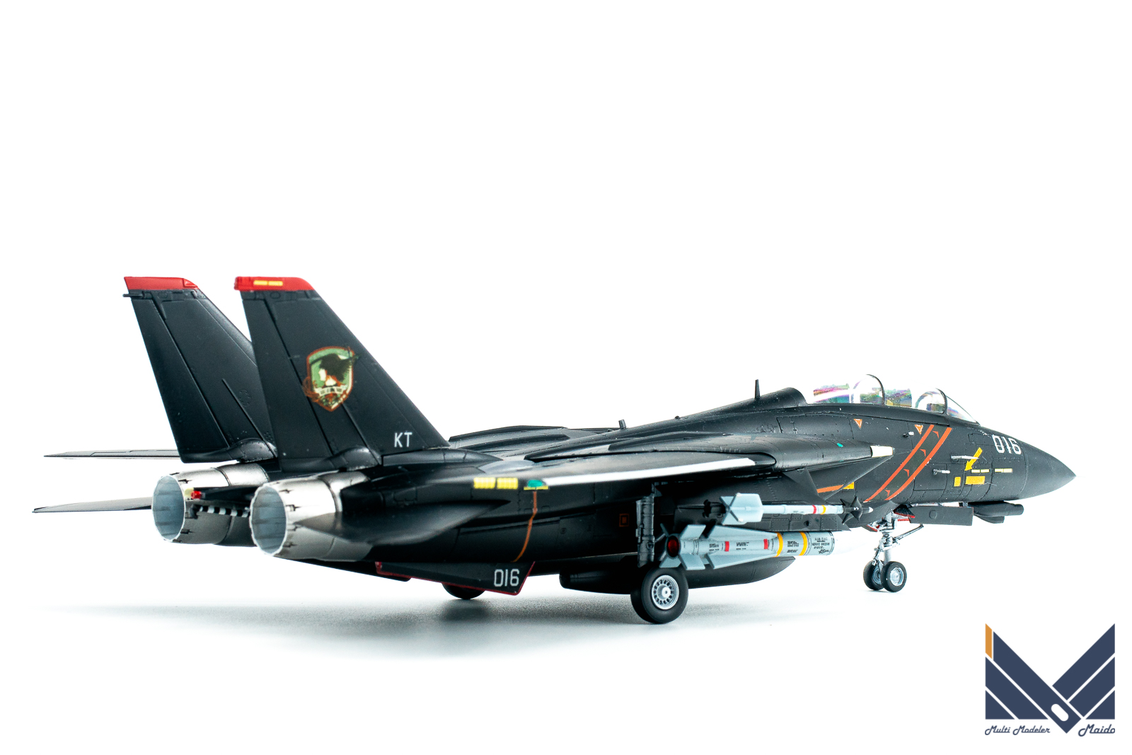 ファインモールド　1/72 F-14D　トムキャット　ラーズグリーズ　プラモデル　完成品