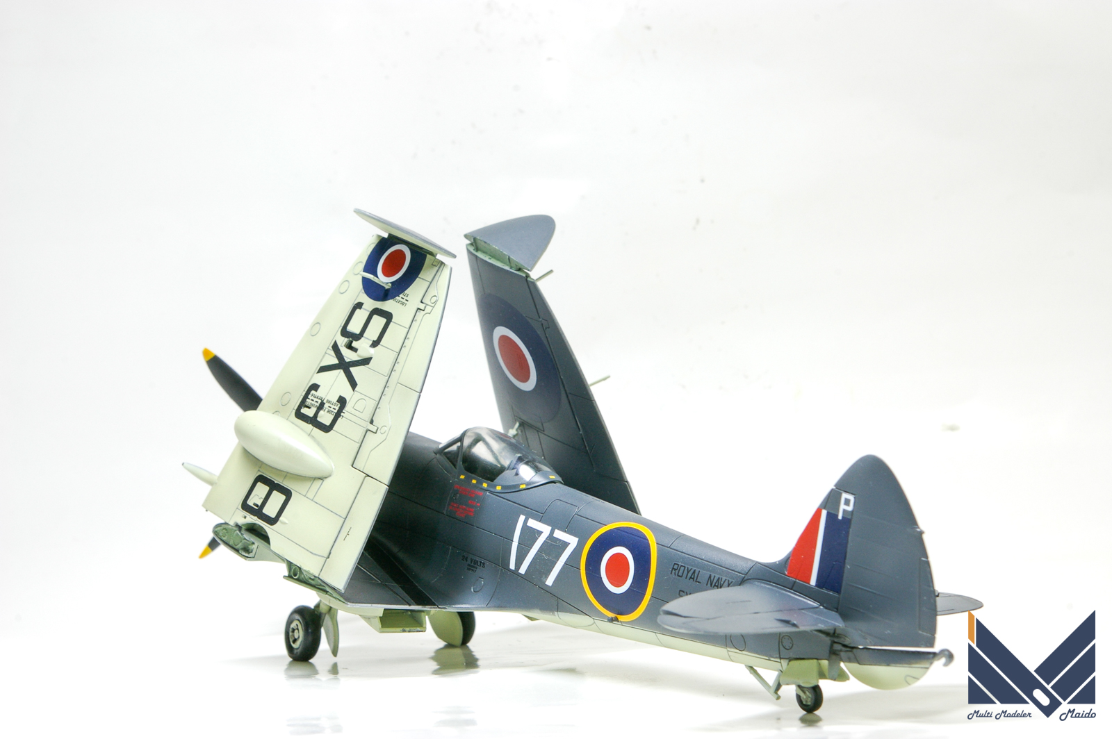 エアフィックス　1/48  イギリス海軍　シーファイア　F.17　プラモデル　完成品