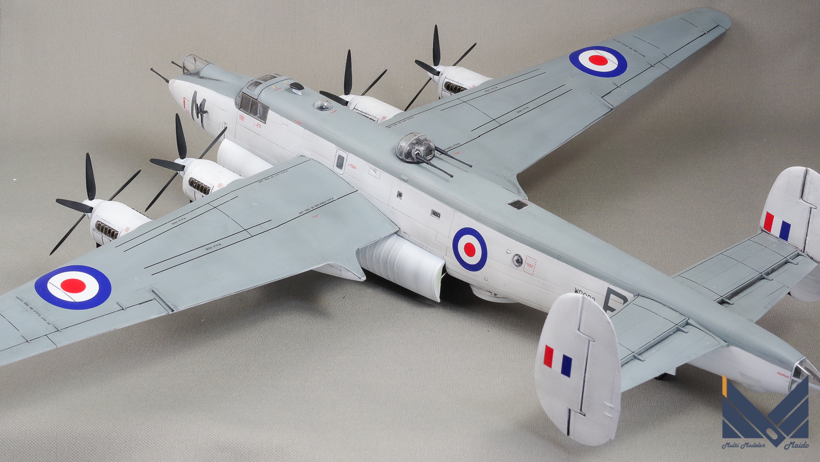 エアフィックス　1/72 　イギリス空軍　アブロ　シャクルトン　プラモデル　完成品