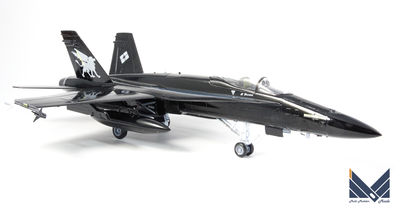 アカデミー 1/72 F/A-18A エリア88 神崎機 完成品 Academy area88 飛行機模型完成品 - 模型工房M