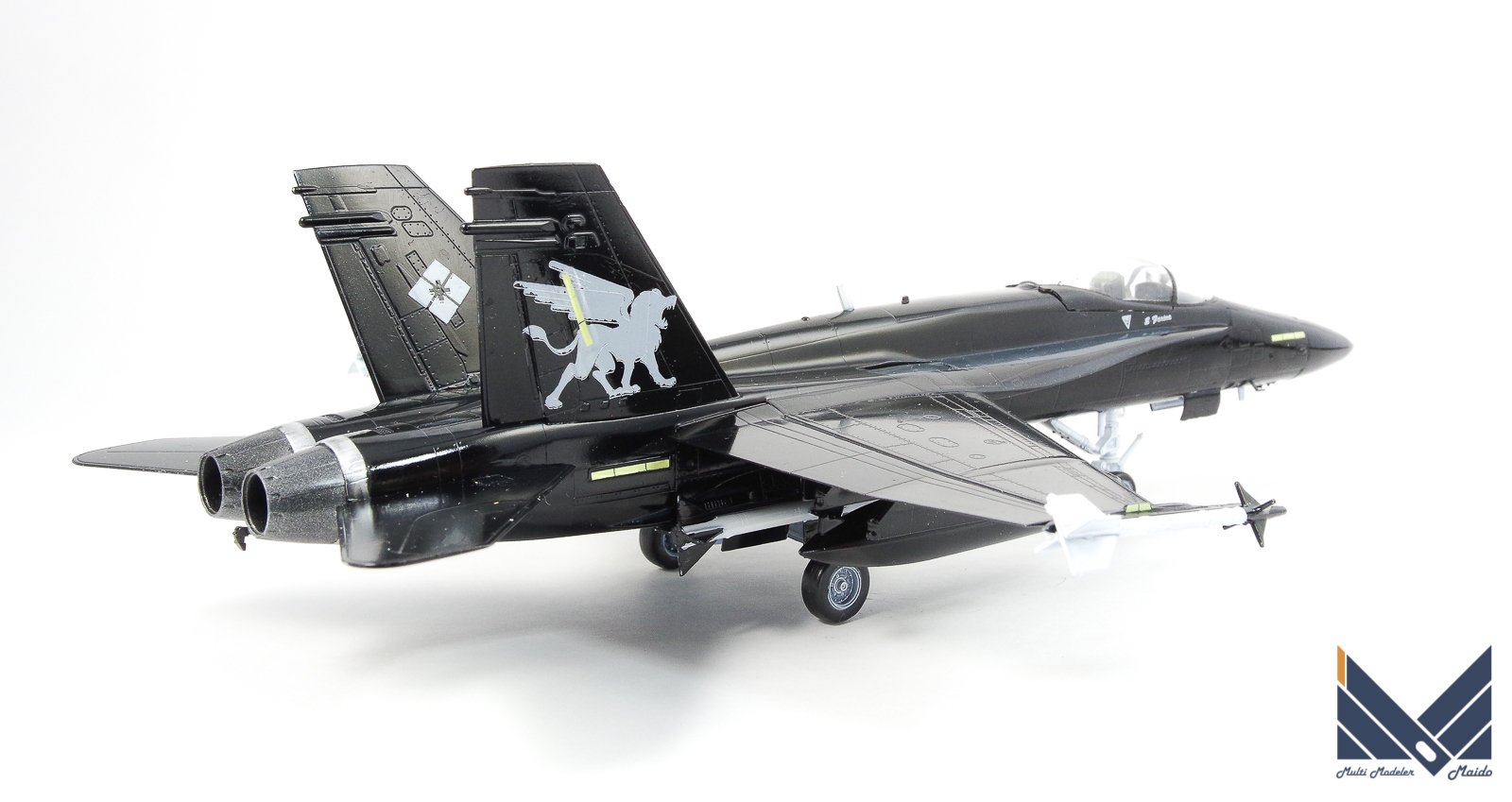 エリア88　F/A-18　F-18　　神崎機　アカデミー　プラモデル　完成品