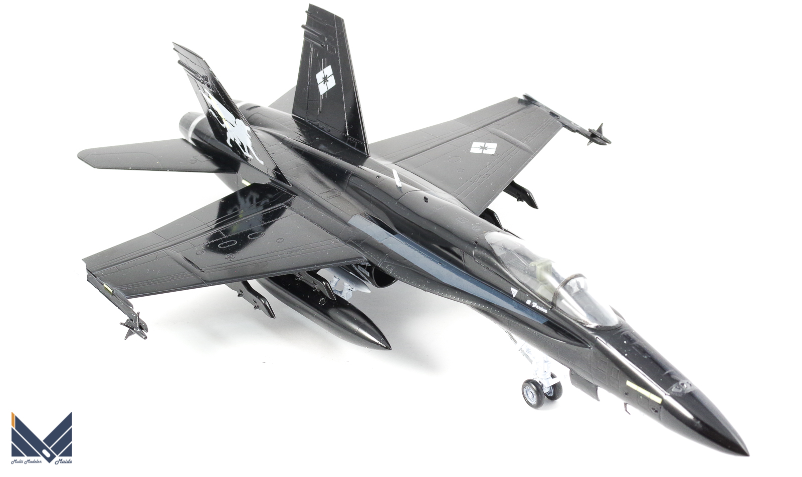 エリア88　F/A-18　F-18　　神崎機　アカデミー　プラモデル　完成品