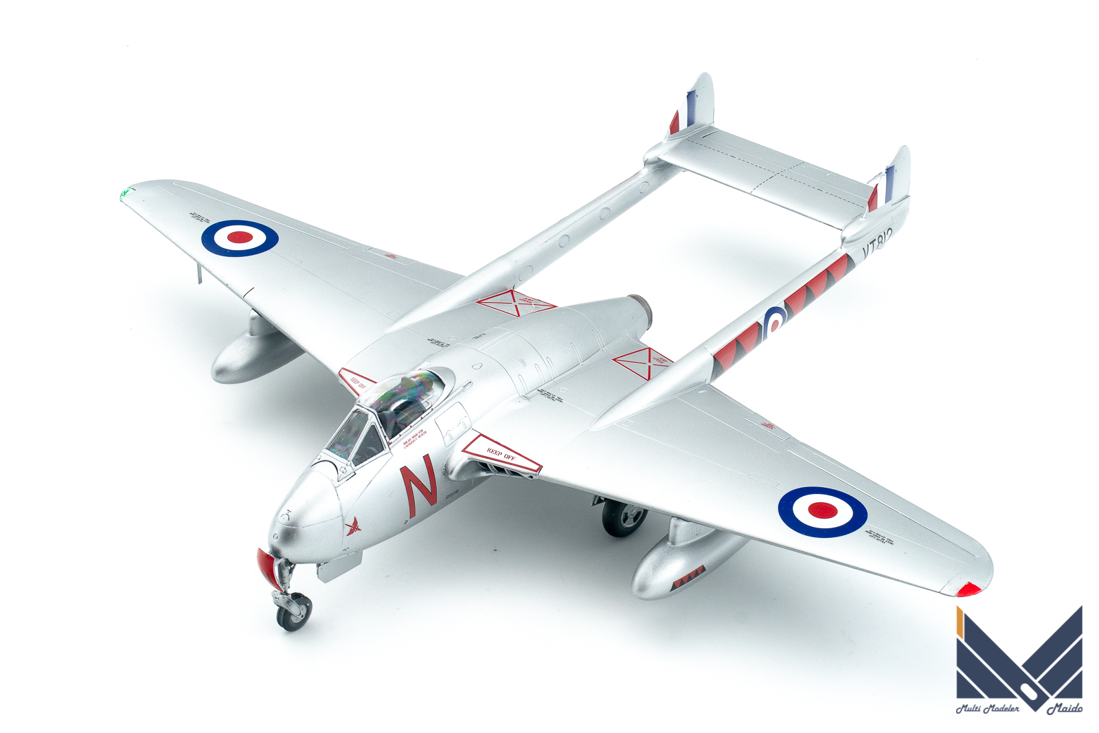 エアフィックス　1/48  イギリス空軍　ヴァンパイアF3　プラモデル　完成品