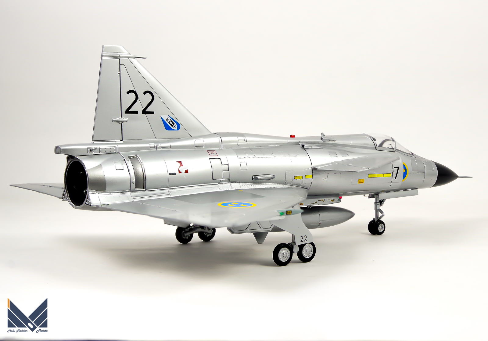 スペシャルホビー　1/72　スウェーデン空軍戦闘機　ビゲン　単座型　プラモデル　完成品