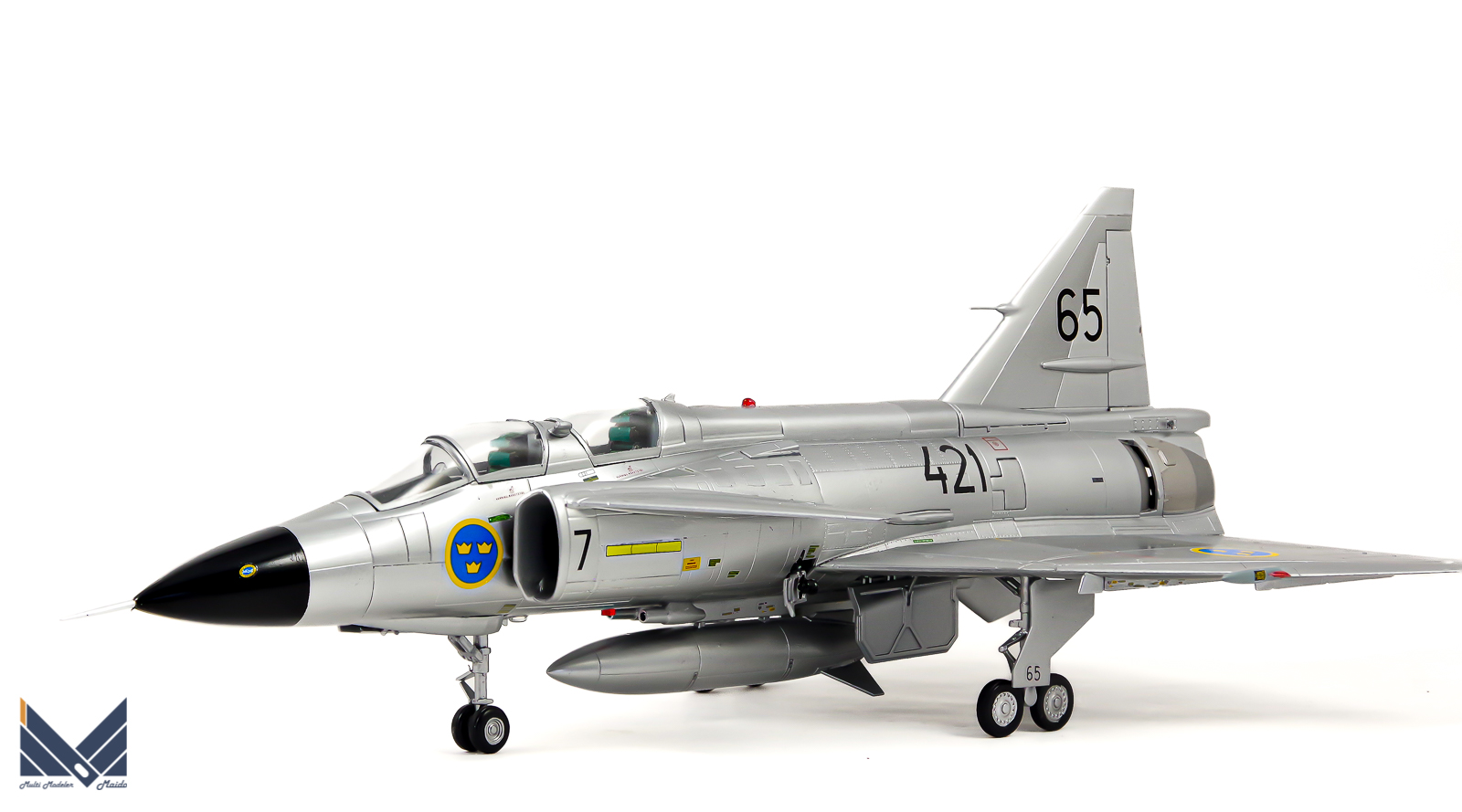 スペシャルホビー　1/72　スウェーデン空軍戦闘機　ビゲン　複座型　プラモデル　完成品
