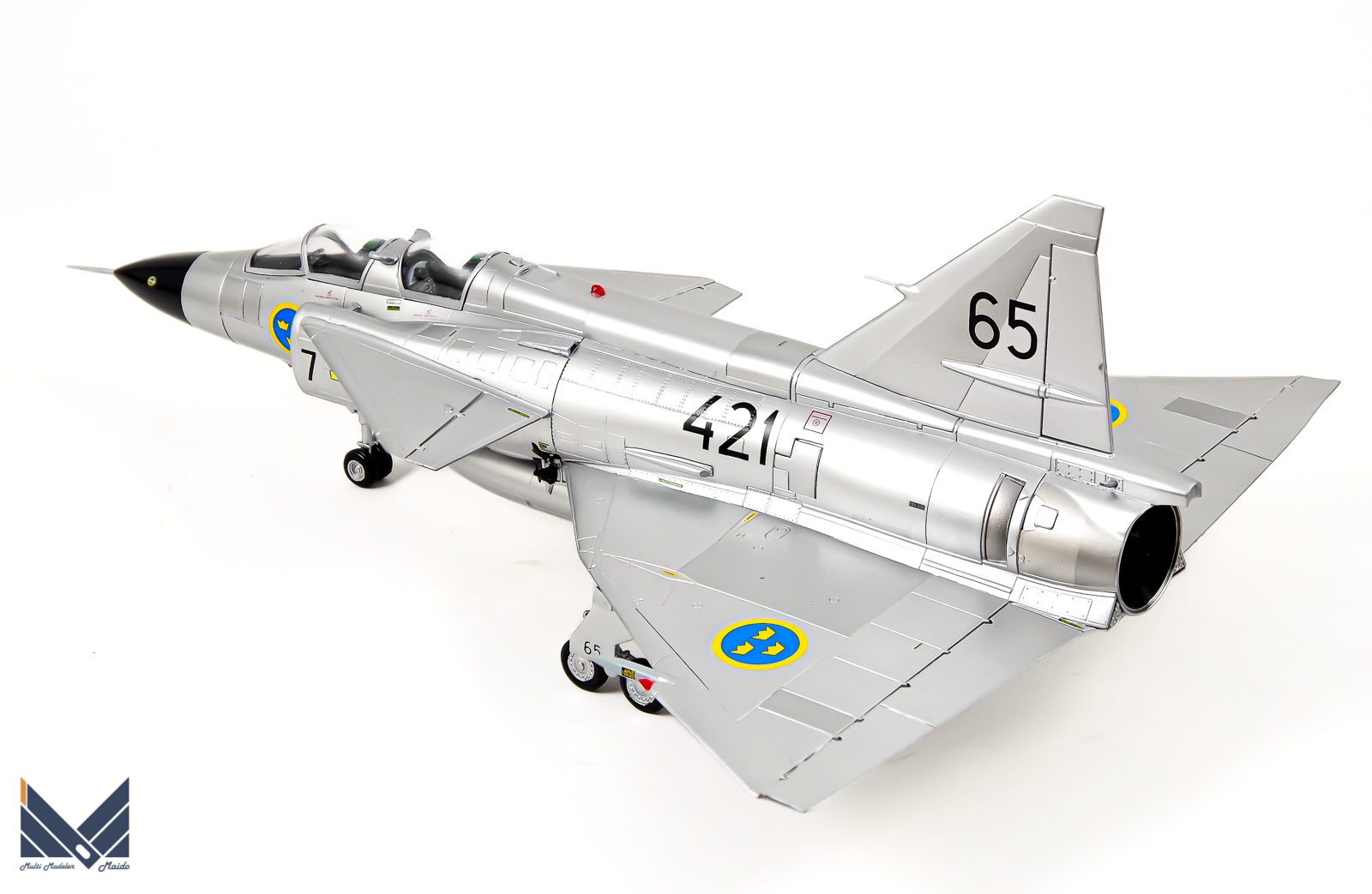 スペシャルホビー　1/72　スウェーデン空軍戦闘機　ビゲン　複座型　プラモデル　完成品