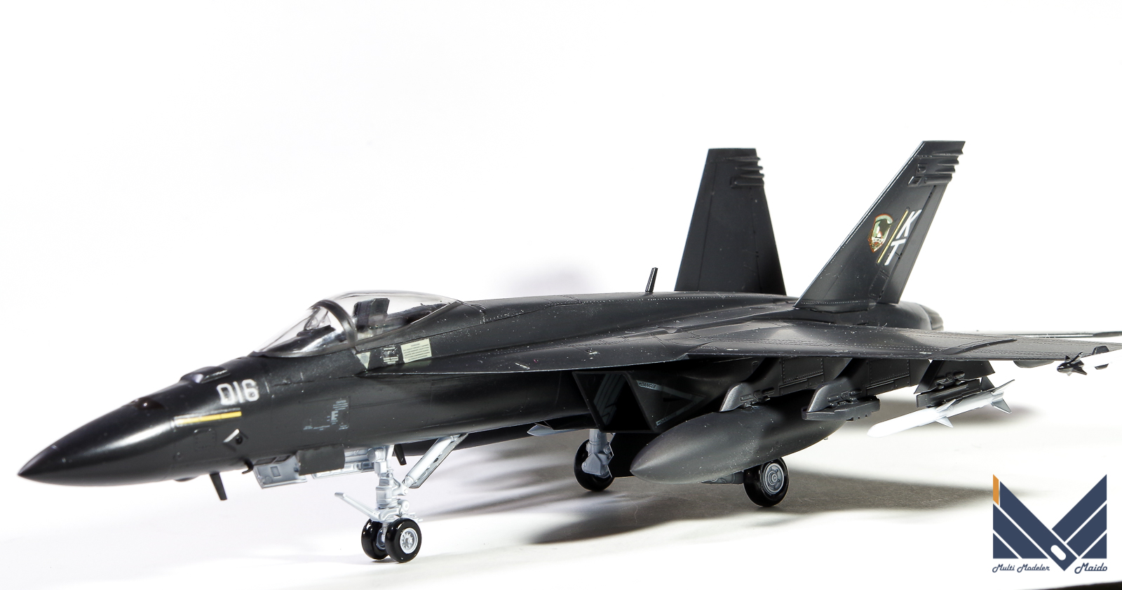 ハセガワ F/A-18E スーパーホーネット ラーズグリーズ 完成品 HASEGWA