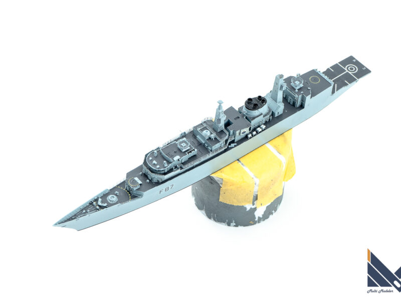 オレンジホビー　1/700　イギリス海軍フリゲート艦　チャタム　レジンキット　製作中