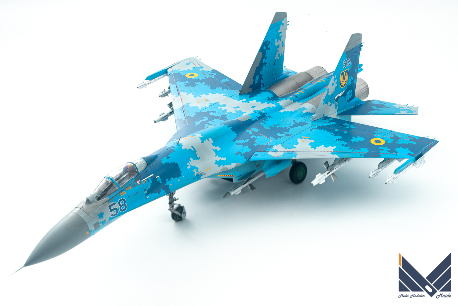 グレートウォールホビー 1/48 ウクライナ空軍Su-27 デジタル迷彩 完成