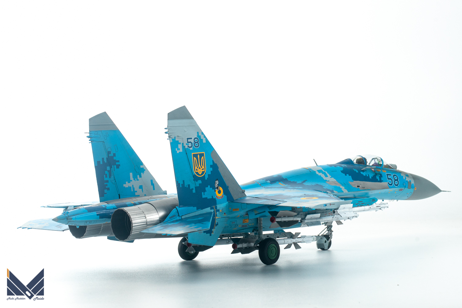 グレートウォールホビー 1/48 ウクライナ空軍Su-27 デジタル迷彩 完成