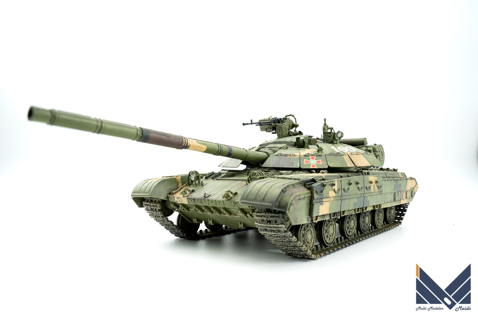 トランぺッター　1/35　T-64BM　ウクライナ陸軍主力戦車　プラモデル　完成品