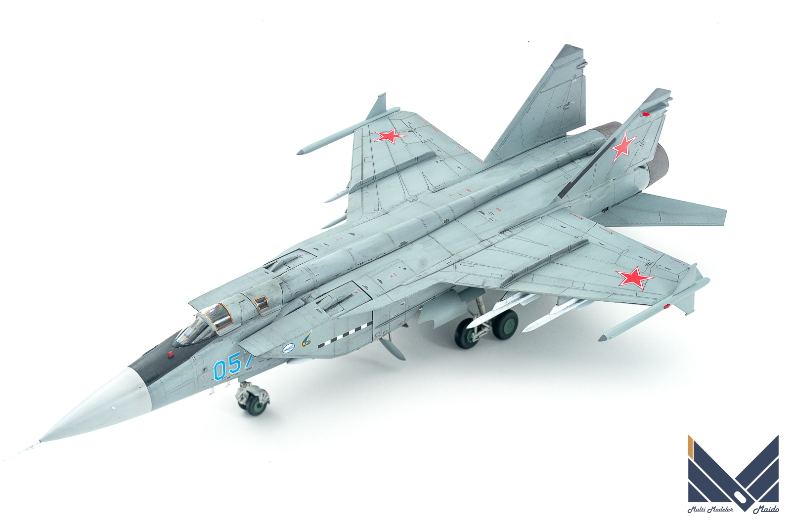 トランぺッター　1/72 MiG-31M　フォックスハウンド　プラモデル　完成品