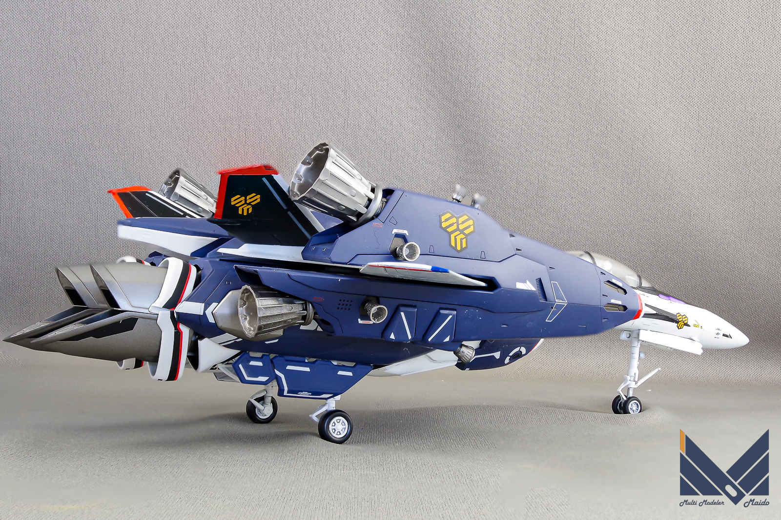 ハセガワ　1/72 VF-25F　スーパーメサイア　マクロスＦ　アルト機　プラモデル　完成品