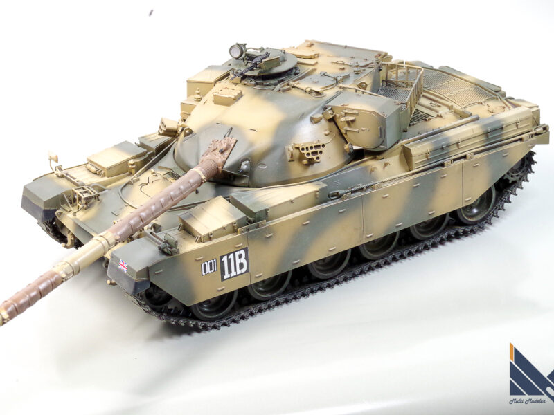 タコム　1/35　イギリス戦車　チーフテンMk5　プラモデル　完成品