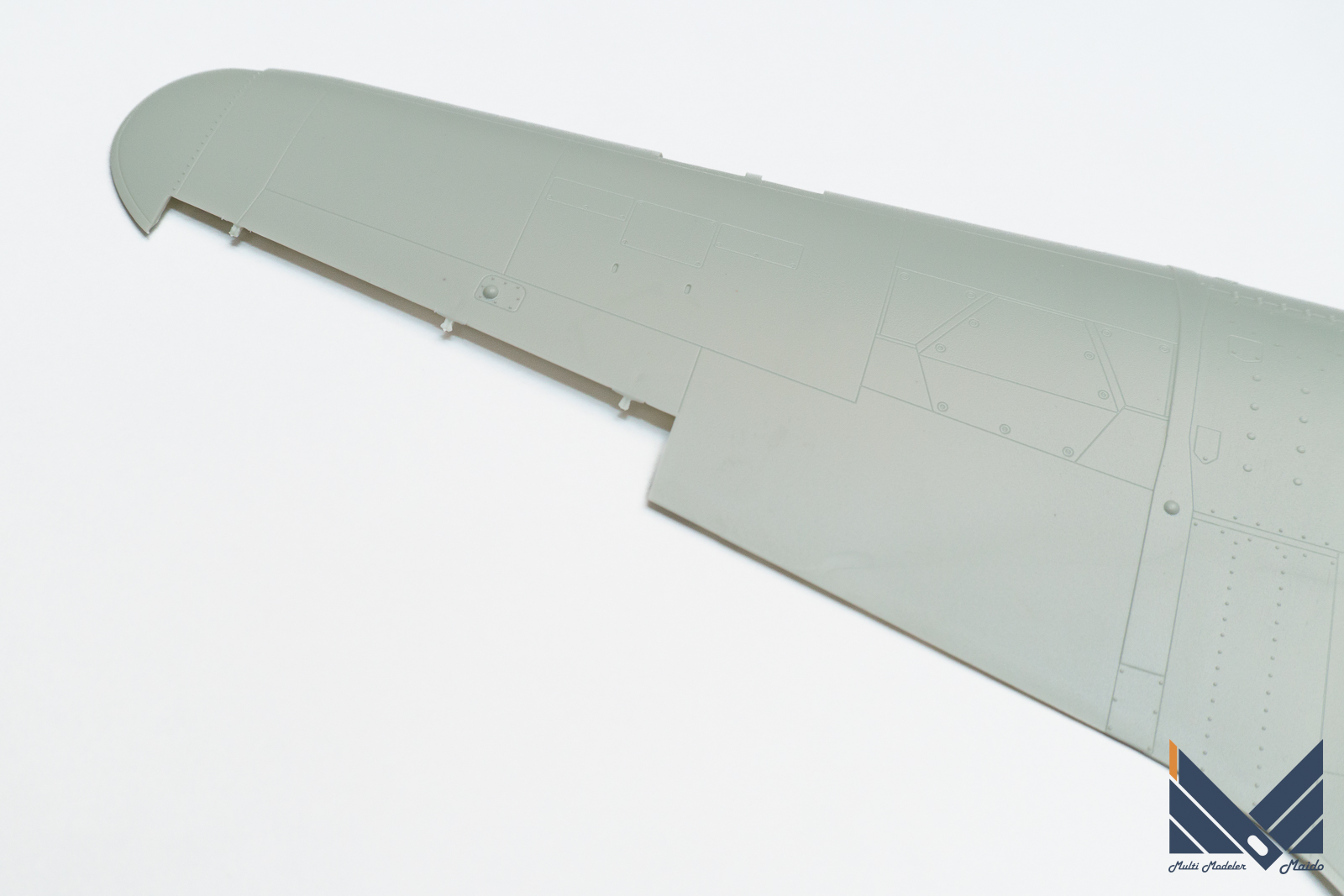 レベル　1/32　ハリケーン　Mk.2　プラモデル　　主翼表面