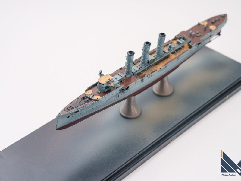 フライホーク　1/700　ドイツ海軍軽巡洋艦　エムデン　プラモデル　製作中