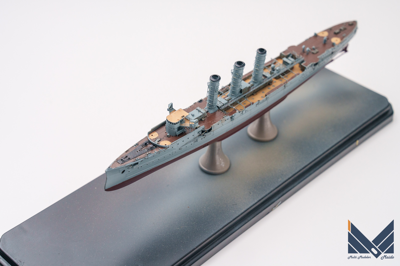 フライホーク　1/700　ドイツ海軍軽巡洋艦　エムデン　プラモデル　製作中