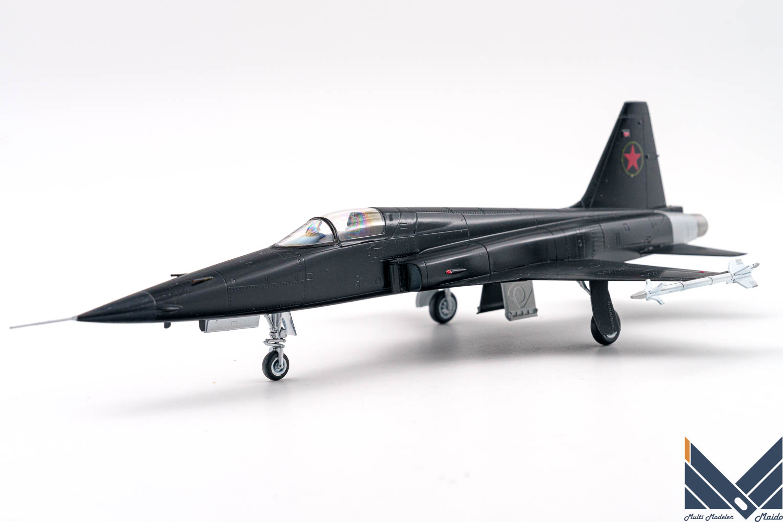 ドリームモデル　1/72 MiG-28(F-5E)　プラモデル　完成品