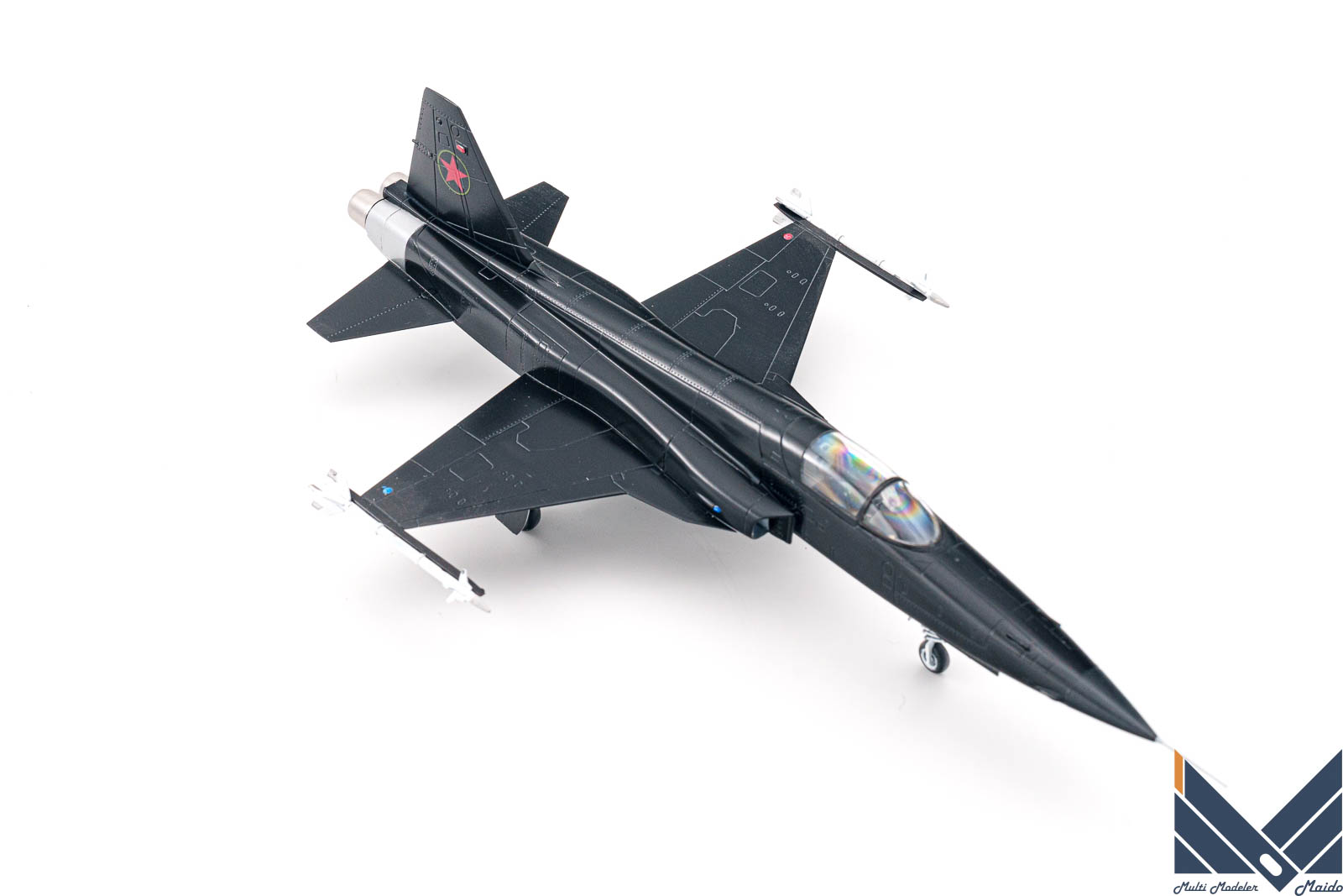 ドリームモデル　1/72 MiG-28(F-5E)　プラモデル　完成品