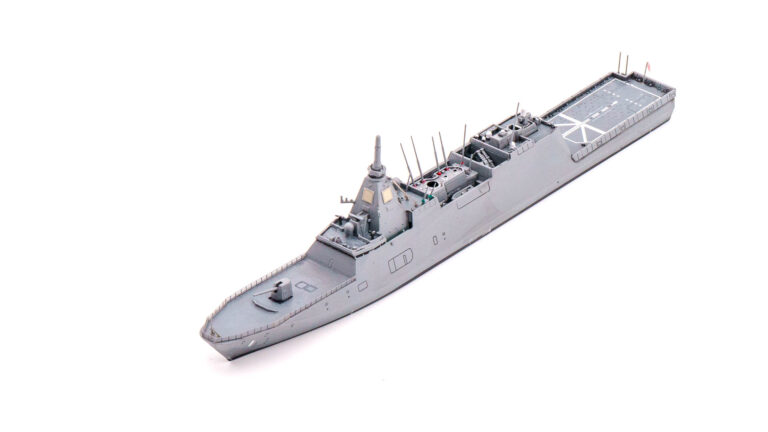 タミヤ　1/700　海上自衛隊　護衛艦　もがみ　プラモデル　完成品