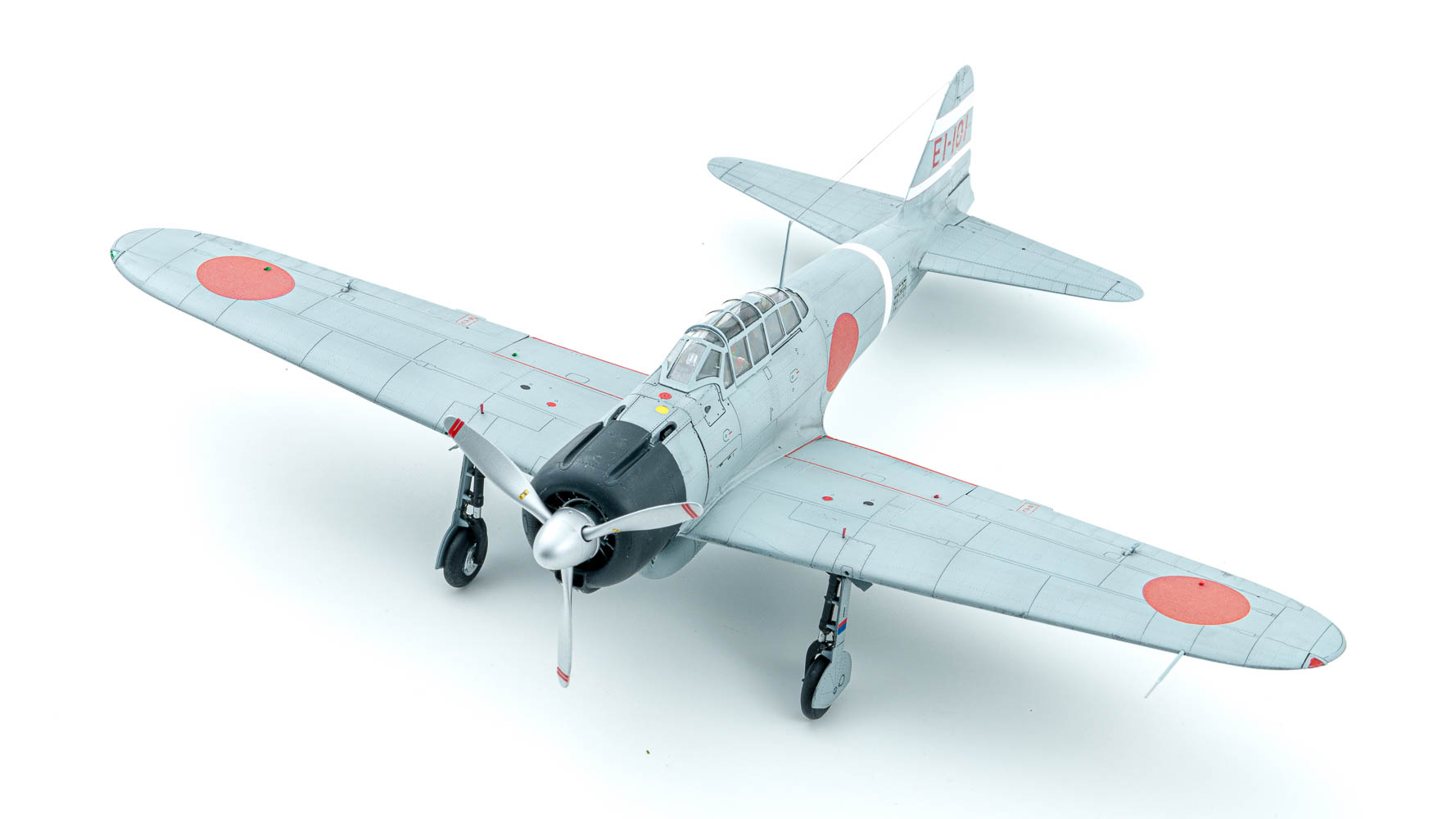 エデュアルド　1/48 零式艦上戦闘機二一型　プラモデル　完成品