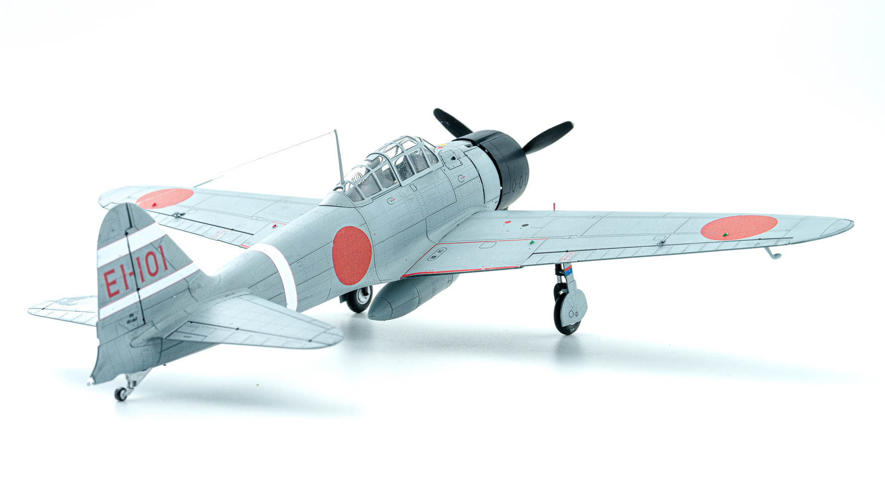 エデュアルド　1/48 零式艦上戦闘機二一型　プラモデル　完成品