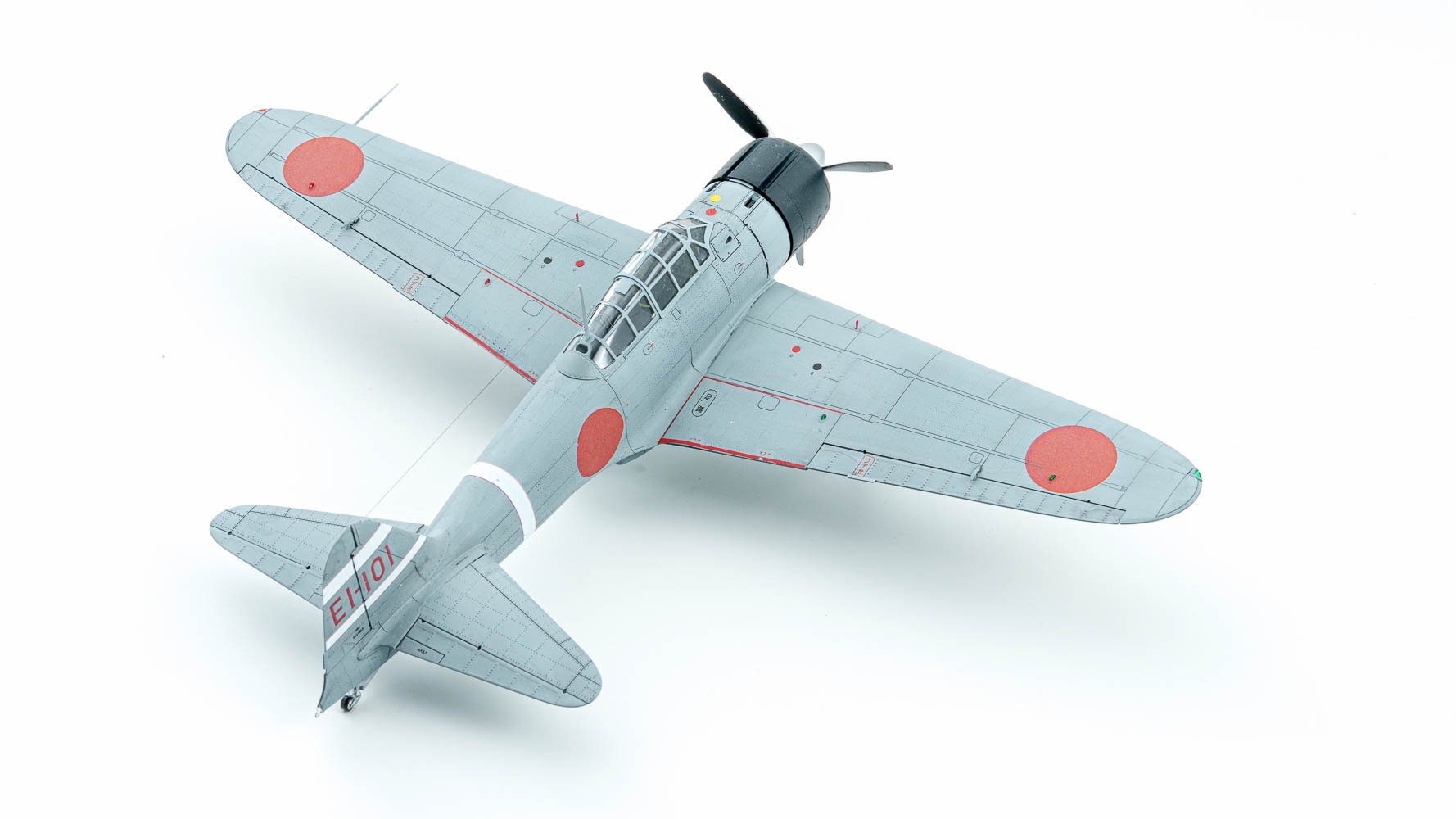 エデュアルド　1/48 零式艦上戦闘機二一型　プラモデル　完成品