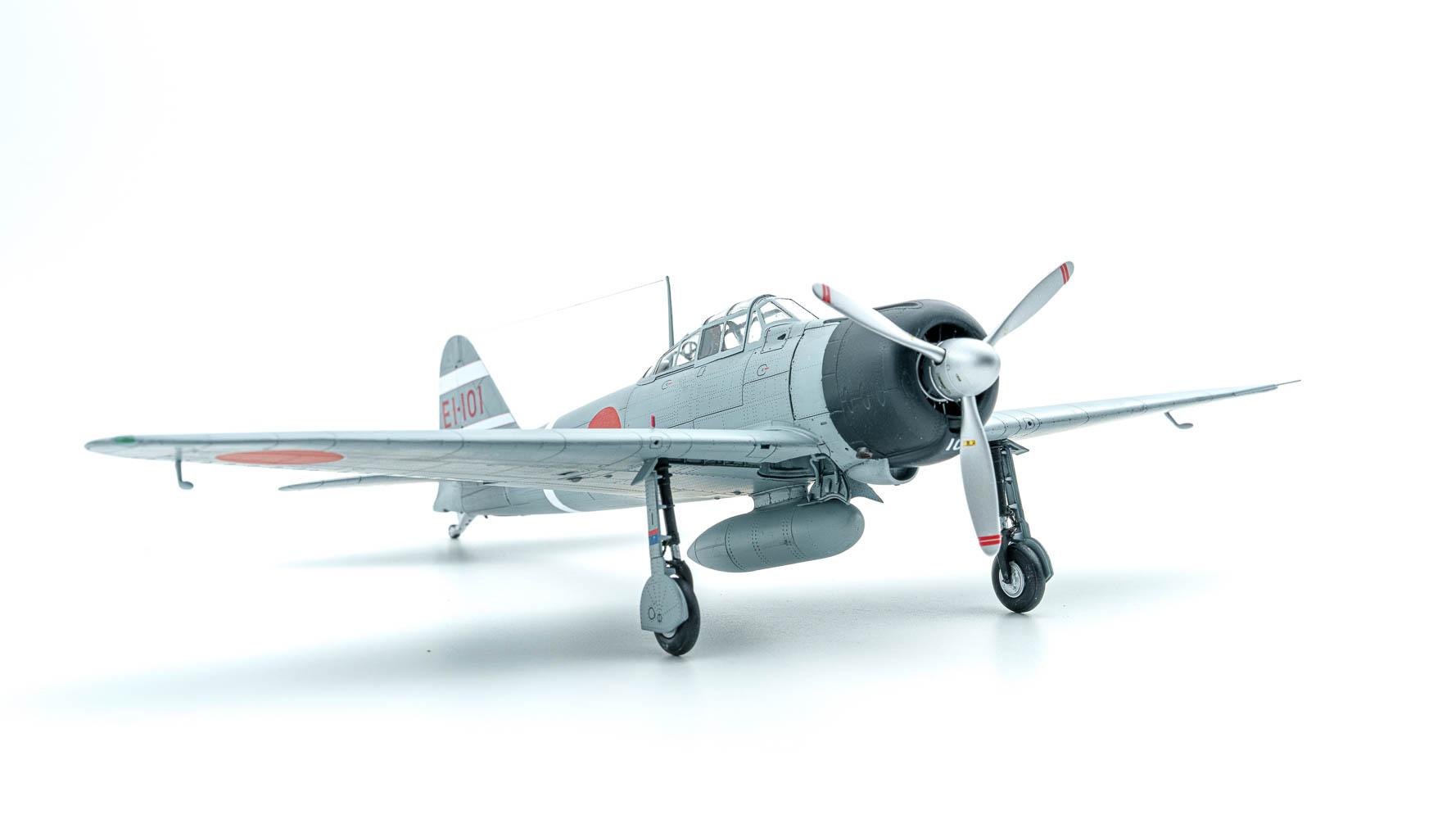 エデュアルド　1/48 零式艦上戦闘機二一型　プラモデル　完成品