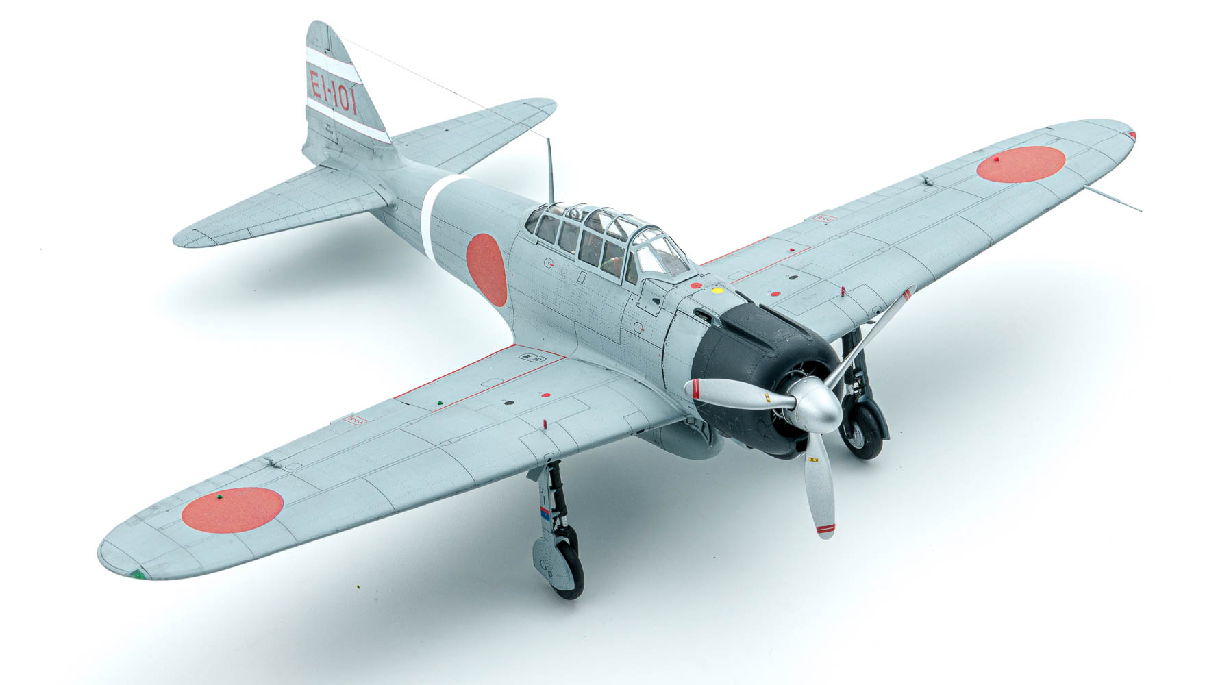 エデュアルド　1/48 零式艦上戦闘機二一型　プラモデル　完成品