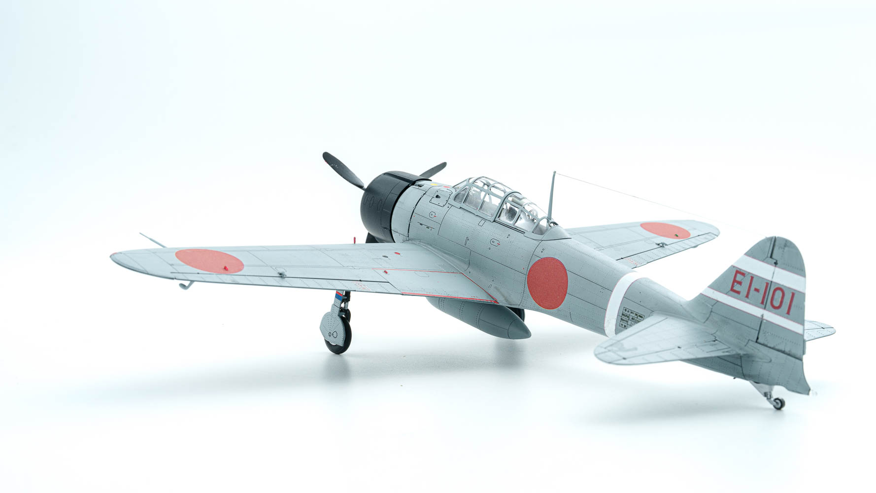 エデュアルド　1/48 零式艦上戦闘機二一型　プラモデル　完成品